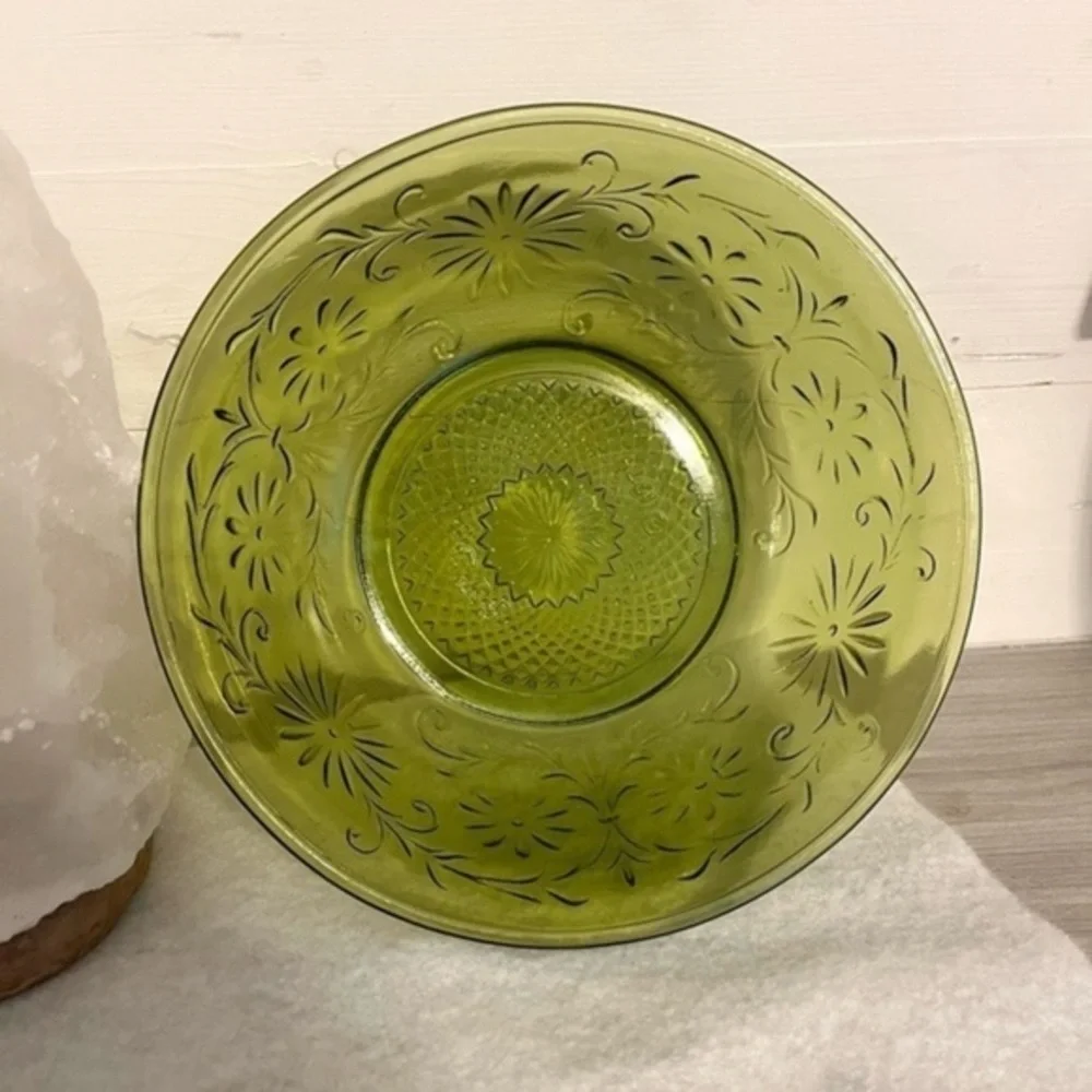 Vintage 1979 FTD Olive Green Glass Bowl Daisy Pattern 7.5”